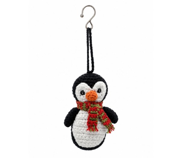 crochet penguin Xmas dec